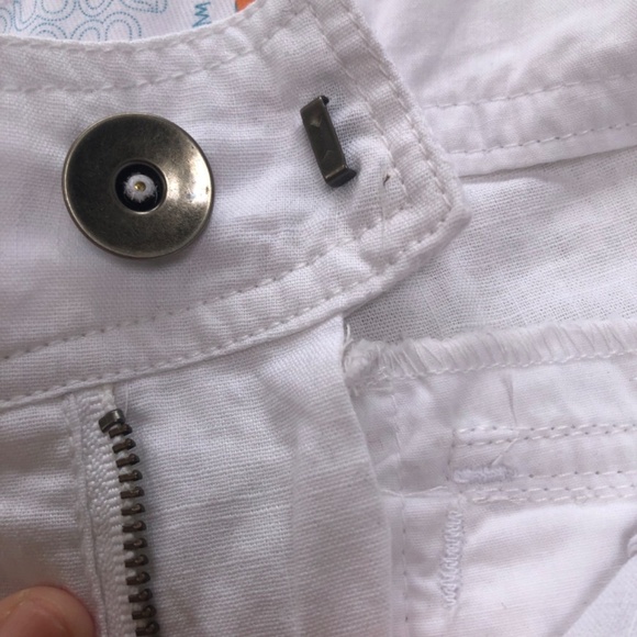 Powder Room size medium white shorts. Lots of buttons and pockets. - Picture 4 of 8